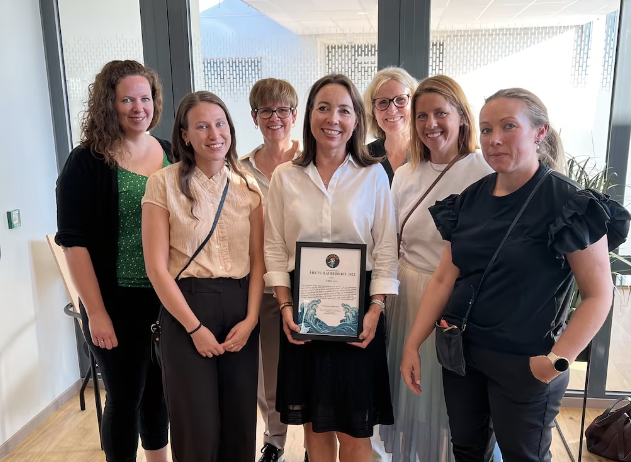 Frøy ASA receiving Mercompany of the year 2022 Frøy ASA receiving Mercompany of the year 2022